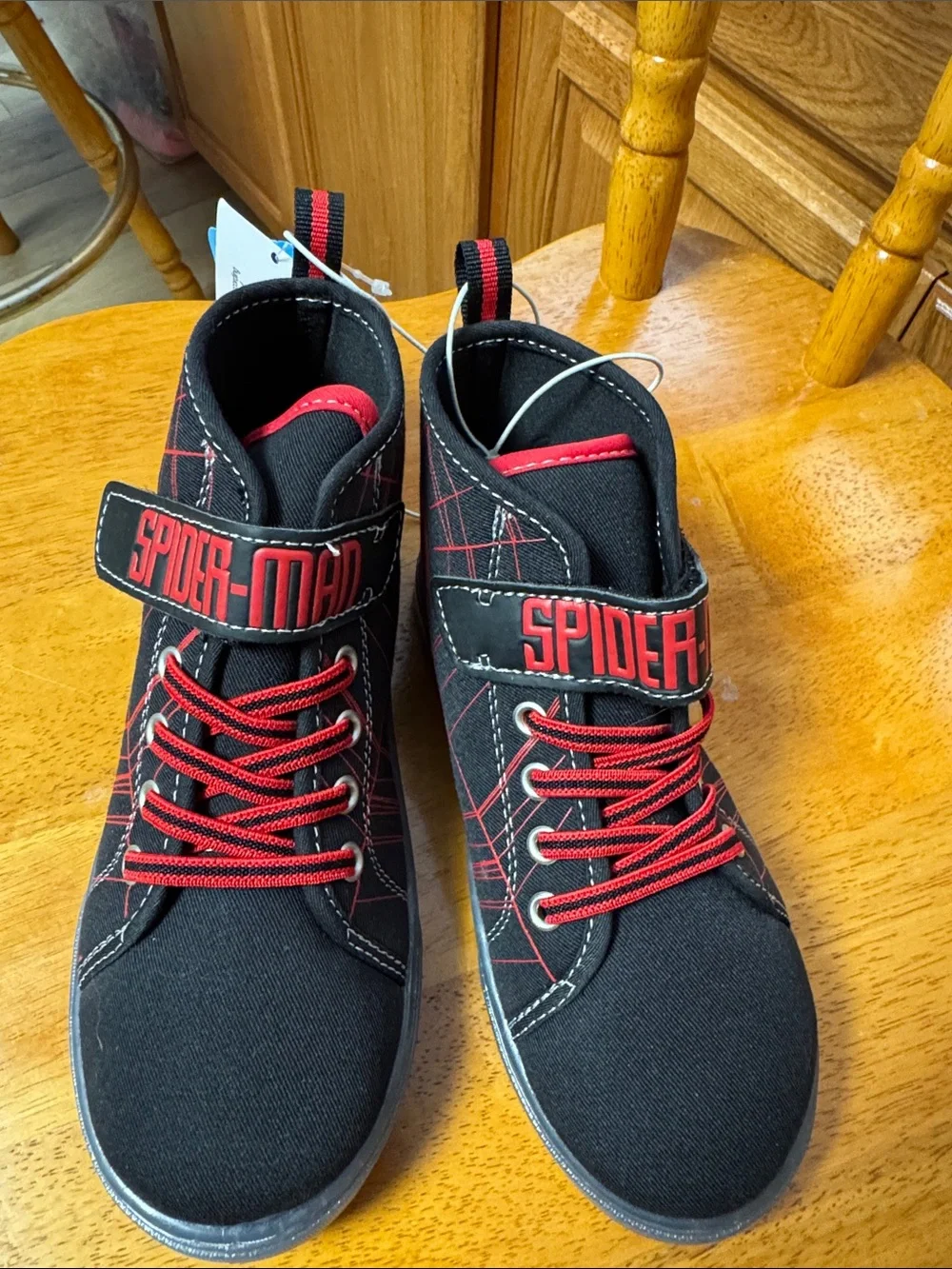 Marvel NWT 13 Spiderman LIGHT UP Kids Black and Red Web-Print High-Tops